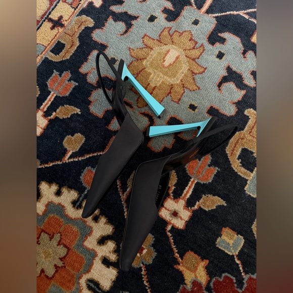 Saint Laurent Tom Slingback Pump in Nero & Heavenly Blue - Picture 9 of 12